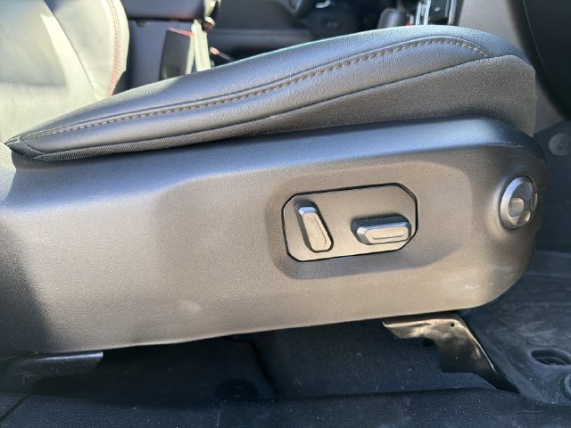 Used 2025 Jeep Gladiator Rubicon AWD/4WD image 15