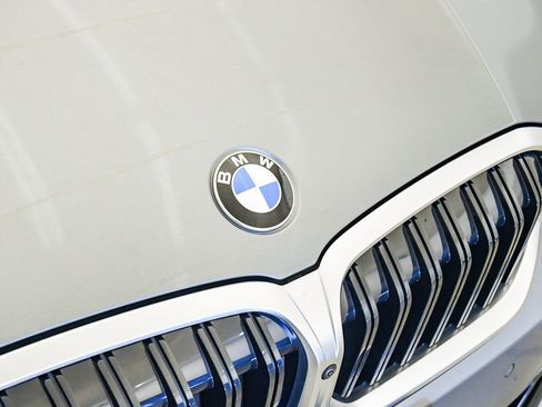 Used 2025 BMW 330i Sedan w/ Premium Package image 8