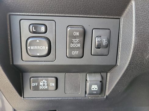 Used 2014 Toyota Tundra SR5 image 32