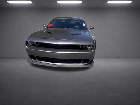 Used 2017 Dodge Challenger R/T RWD image 8
