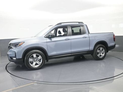 Used 2024 Honda Ridgeline Sport image 2