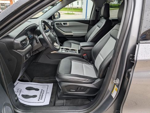 Used 2022 Ford Explorer XLT w/ Equipment Group 202A AWD/4WD image 11