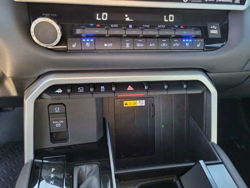 Used 2024 Toyota Tundra Platinum image 34