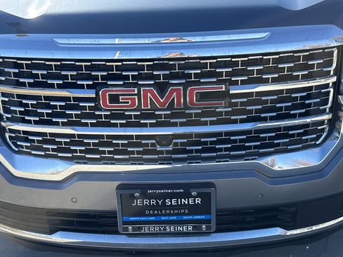 Used 2021 GMC Acadia Denali w/ Denali Ultimate Package image 9