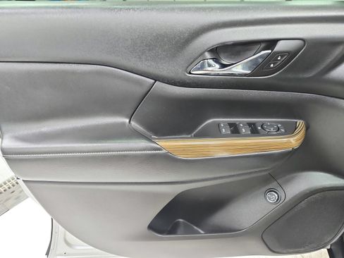 Used 2018 GMC Acadia SLE FWD image 33