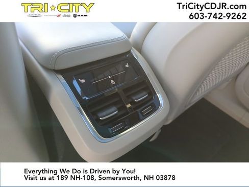 Used 2021 Volvo XC60 T6 Inscription w/ Climate Package image 33