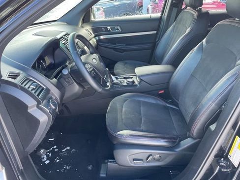 Used 2018 Ford Explorer XLT w/ Equipment Group 202A image 4