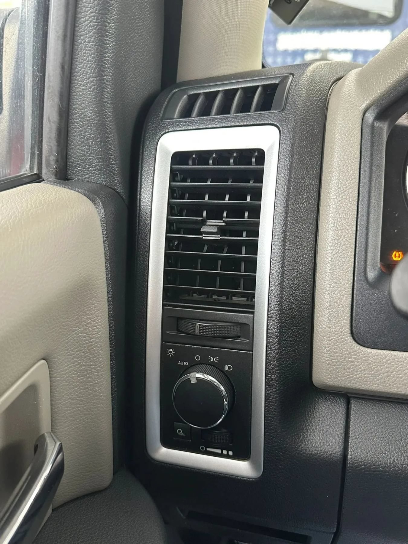 Used 2012 RAM 1500 Classic SLT w/ Protection Group AWD/4WD image 19