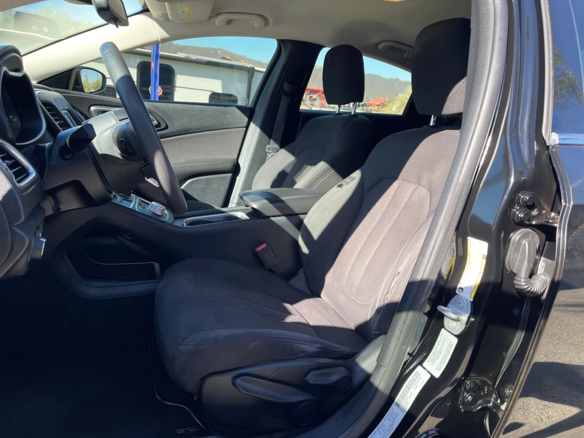 Used 2015 Chrysler 200 Limited FWD image 19