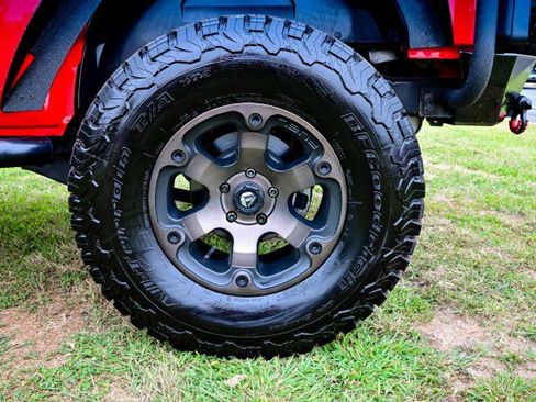 Used 2018 Jeep Wrangler Rubicon w/ Power Convenience Group image 39