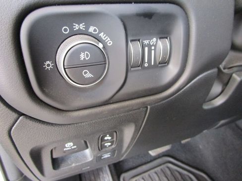 Used 2025 RAM 1500 Limited w/ Off Road Group AWD/4WD image 42