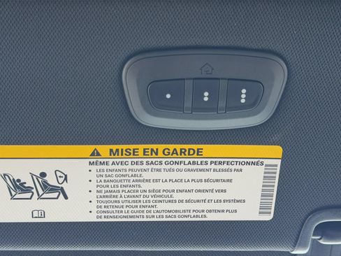Used 2026 Chrysler Pacifica Limited FWD image 32