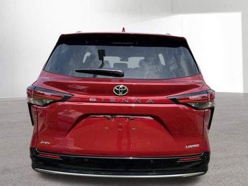 Used 2026 Toyota Sienna Limited FWD image 15