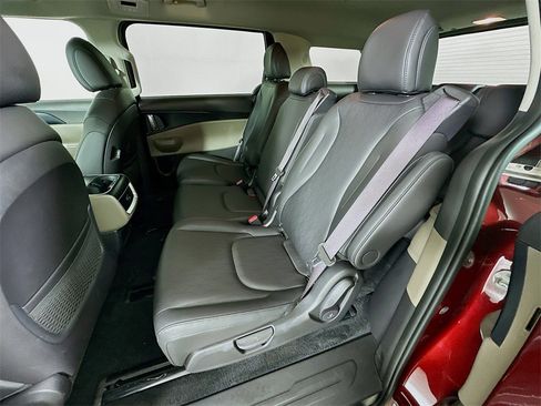 Certified 2025 Kia Carnival image 29