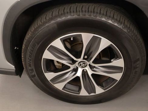 Used 2023 Toyota Highlander XLE FWD image 8