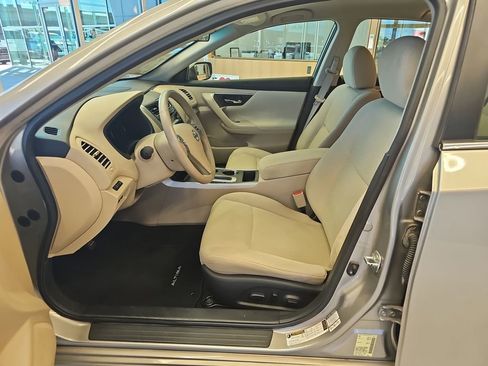 Used 2015 Nissan Altima 2.5 SV image 10
