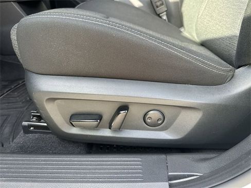 Used 2023 Nissan Rogue SV image 12