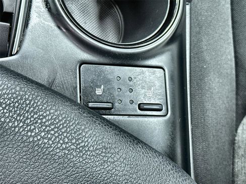 Used 2019 Toyota Camry LE w/ Sunroof Package FWD image 14