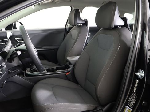 Used 2025 Kia K4 LX image 26