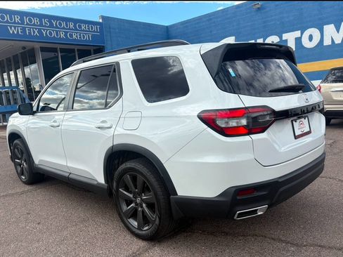 Used 2023 Honda Pilot Sport image 9