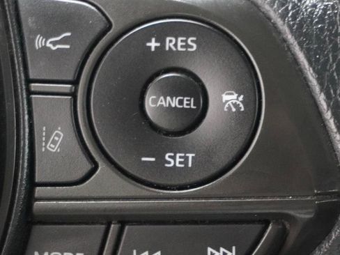 Used 2021 Toyota Corolla LE FWD image 18