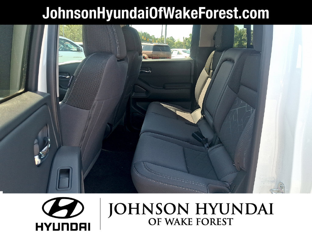 Used 2026 Nissan Frontier SV w/ All-Weather Content Package AWD/4WD image 12