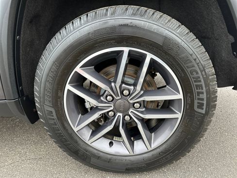 Used 2019 Jeep Grand Cherokee Limited image 9