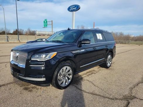 Used 2024 Lincoln Navigator Premiere image 20
