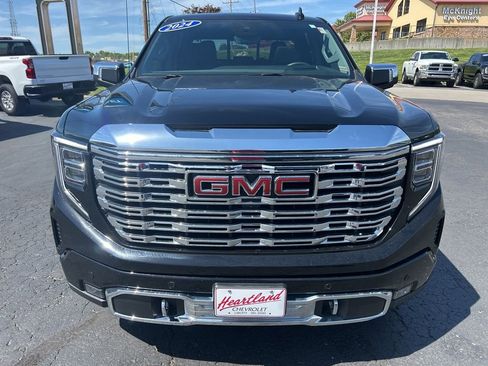 Used 2024 GMC Sierra 1500 Denali AWD/4WD image 2