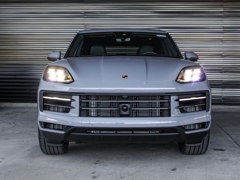 Certified 2026 Porsche Cayenne AWD/4WD image 10