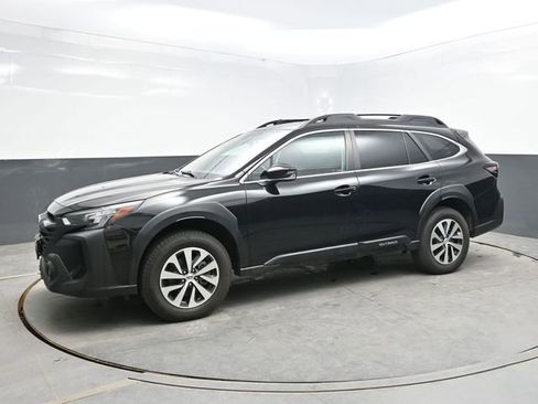 Used 2023 Subaru Outback Premium AWD/4WD image 3