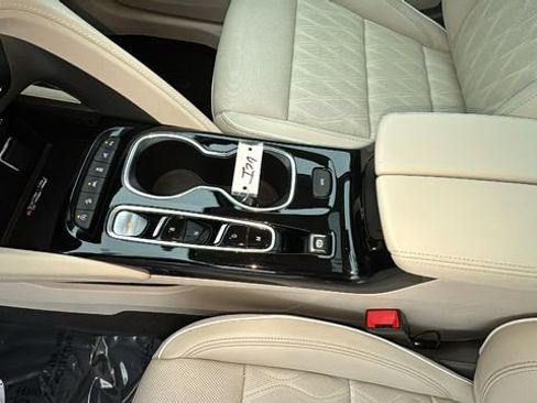 Used 2023 Buick Envision Avenir image 19