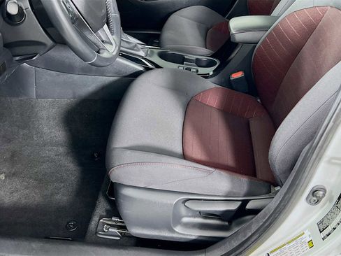 Used 2024 Toyota Corolla SE image 18