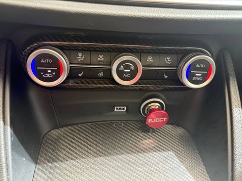 Used 2023 Alfa Romeo Stelvio Veloce AWD/4WD image 23