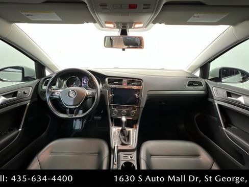Used 2018 Volkswagen Golf SE image 9