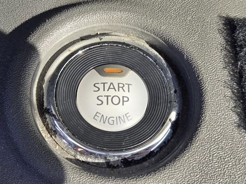 Used 2020 Nissan Frontier SV w/ Midnight Edition Floor Mats image 19