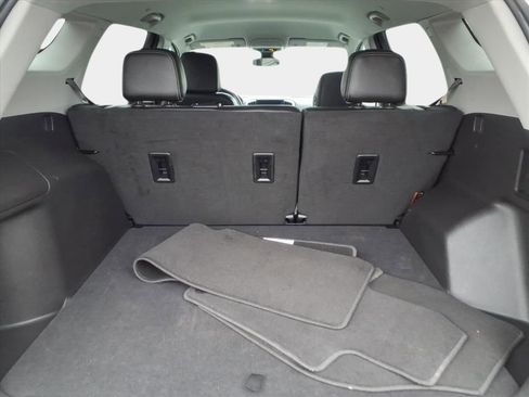 Used 2024 GMC Terrain SLT image 16