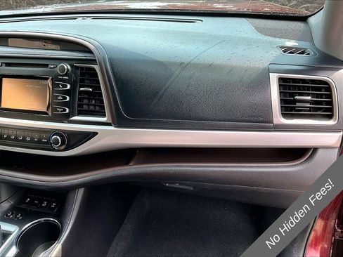 Used 2019 Toyota Highlander LE AWD/4WD image 12