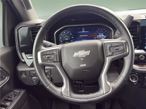 Used 2024 Chevrolet Silverado 2500 LT AWD/4WD image 11