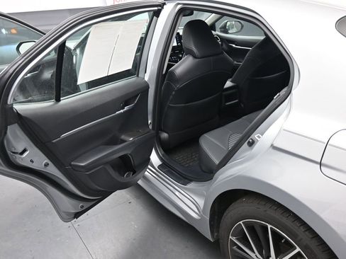 Used 2021 Toyota Camry SE image 17