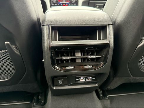 Used 2025 Jeep Grand Cherokee Altitude AWD/4WD image 23