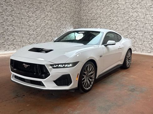 Used 2025 Ford Mustang GT Premium RWD image 3