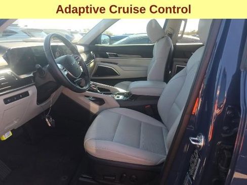 Used 2024 Kia Telluride S image 9