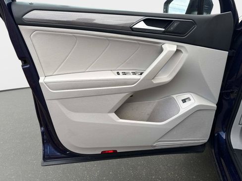 Certified 2022 Volkswagen Tiguan SE image 17