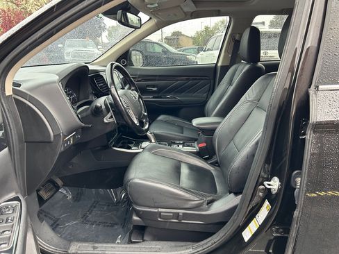 Used 2018 Mitsubishi Outlander GT AWD/4WD image 12