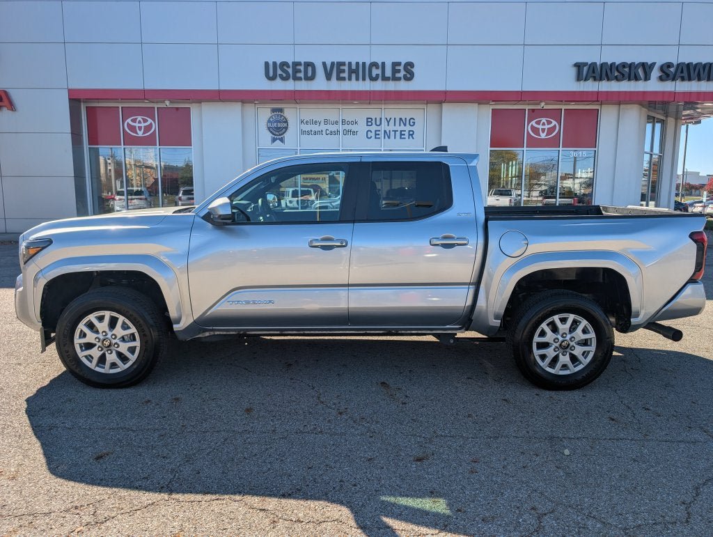 Certified 2025 Toyota Tacoma SR5 AWD/4WD image 4