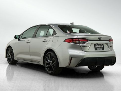 Used 2025 Toyota Corolla SE image 3
