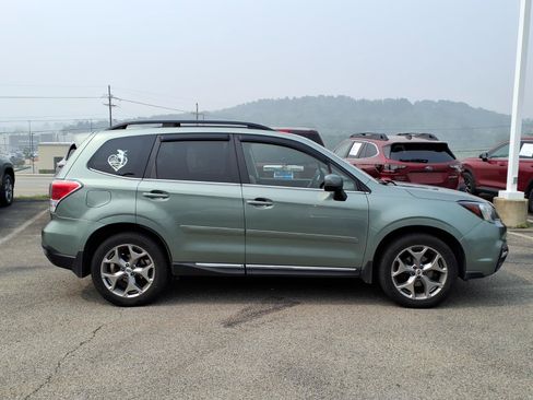 Used 2017 Subaru Forester 2.5i Touring AWD/4WD image 2