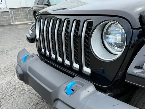 Used 2023 Jeep Wrangler Unlimited Sahara w/ Cold Weather Group AWD/4WD image 21