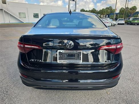 Used 2024 Volkswagen Jetta SE FWD image 4